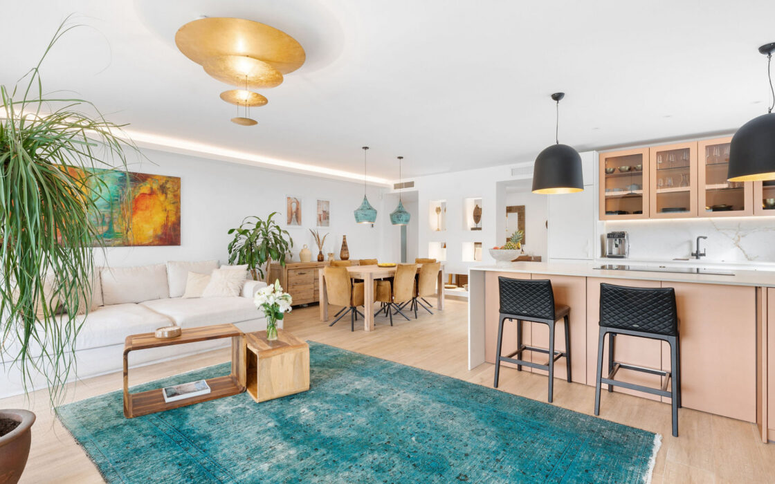 Красивая вилла в Эльвирии с террасой 190 кв.м