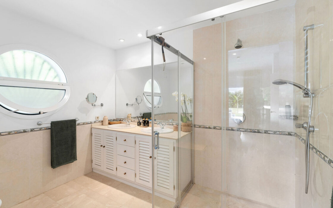 Красивая вилла в Эльвирии с террасой 190 кв.м