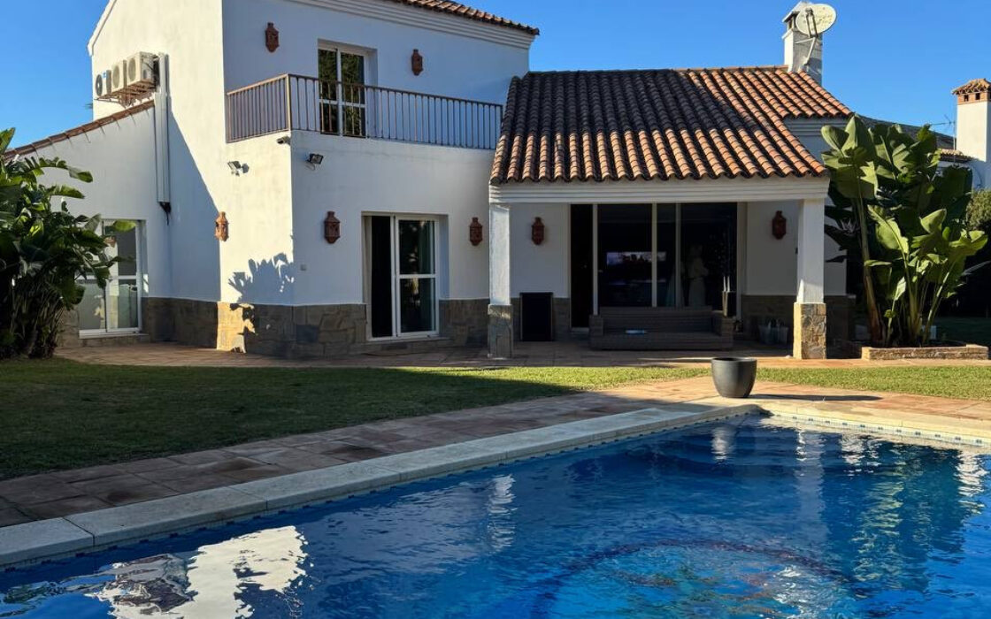 Приватная вилла в Сотогранде с террасой 286.41 кв.м