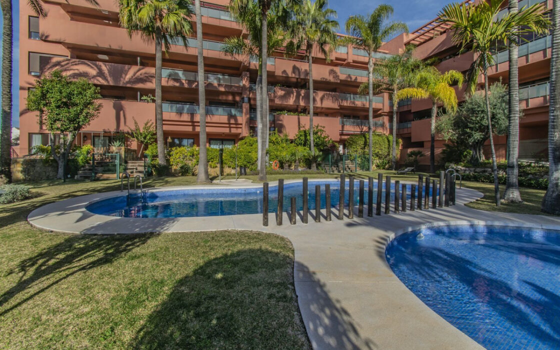 Эксклюзивная резиденция у моря в Эстепоне 130 кв.м с террасой