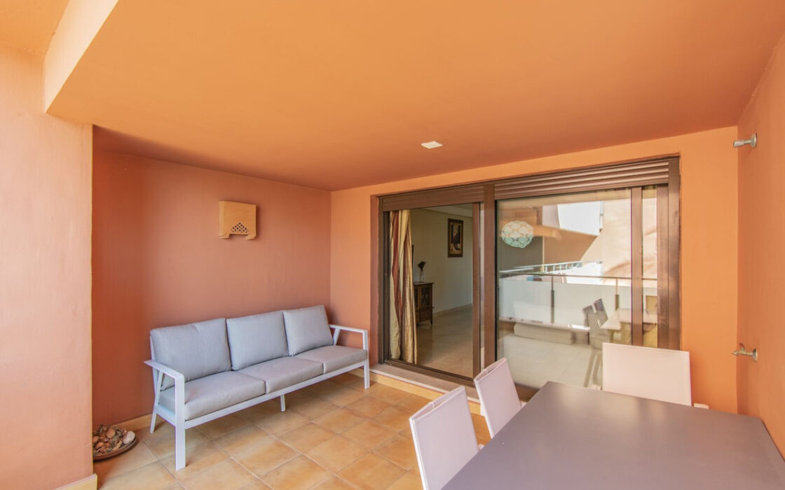 Эксклюзивная резиденция у моря в Эстепоне 130 кв.м с террасой