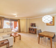 Эксклюзивная резиденция у моря в Эстепоне 130 кв.м с террасой