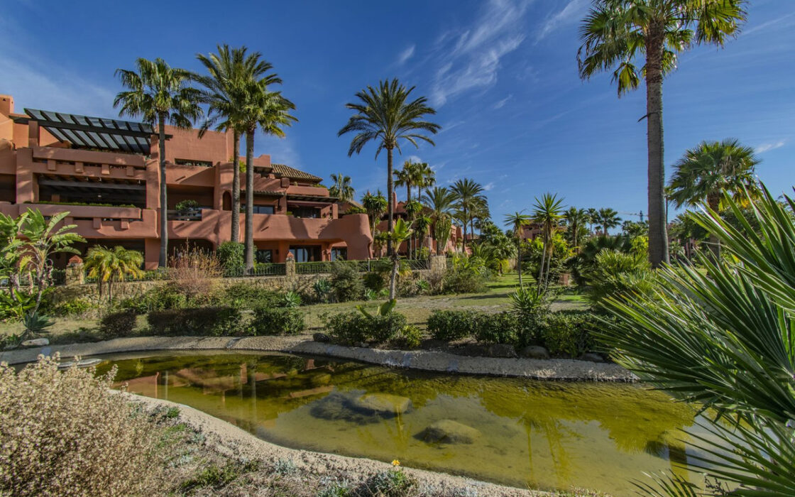 Эксклюзивная резиденция у моря в Эстепоне 130 кв.м с террасой