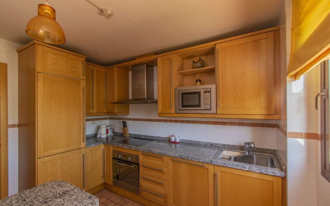 Эксклюзивная резиденция у моря в Эстепоне 130 кв.м с террасой