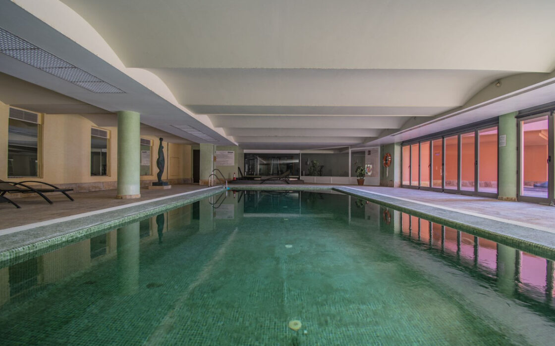 Эксклюзивная резиденция у моря в Эстепоне 130 кв.м с террасой