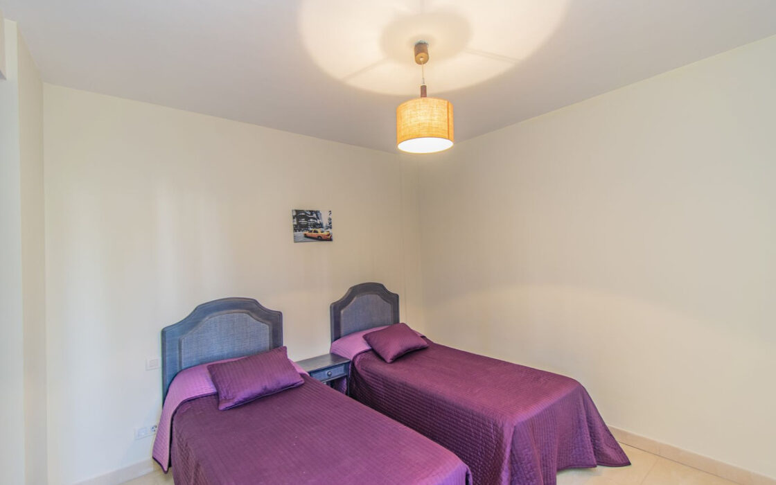 Эксклюзивная резиденция у моря в Эстепоне 130 кв.м с террасой