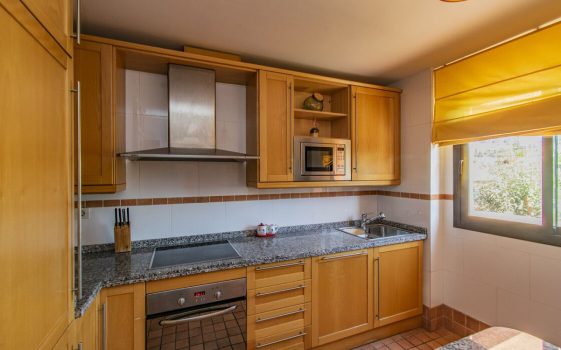 Эксклюзивная резиденция у моря в Эстепоне 130 кв.м с террасой