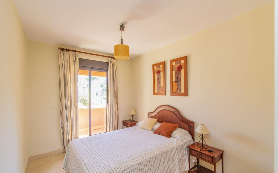 Эксклюзивная резиденция у моря в Эстепоне 130 кв.м с террасой