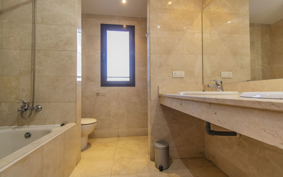 Эксклюзивная резиденция у моря в Эстепоне 130 кв.м с террасой