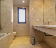 Эксклюзивная резиденция у моря в Эстепоне 130 кв.м с террасой