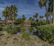 Эксклюзивная резиденция у моря в Эстепоне 130 кв.м с террасой