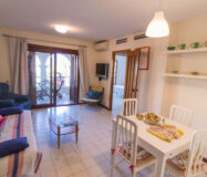 Квартира с 2 спальнями в Дукесе у пляжа 91 кв.м с террасой