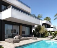 Вилла в Сьюдад-Кесада 200 м2 с бассейном у пляжа