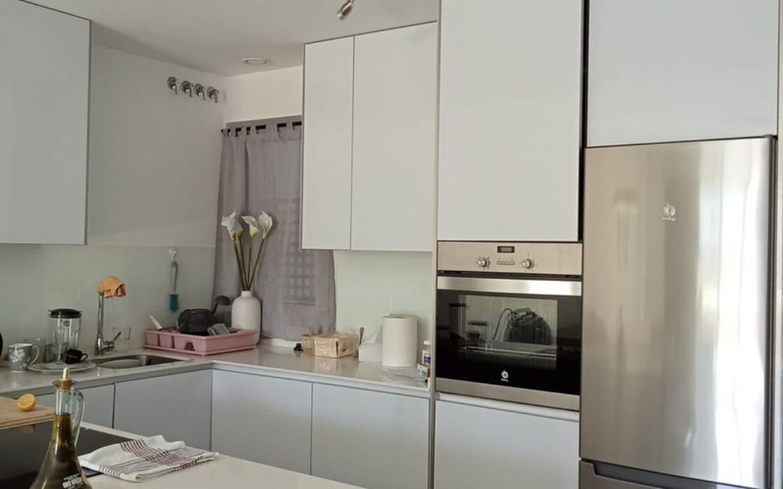 Элегантные апартаменты с террасой в Эстепоне 139 кв.м.