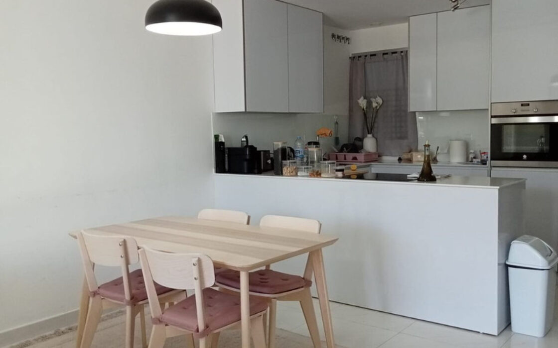 Элегантные апартаменты с террасой в Эстепоне 139 кв.м.