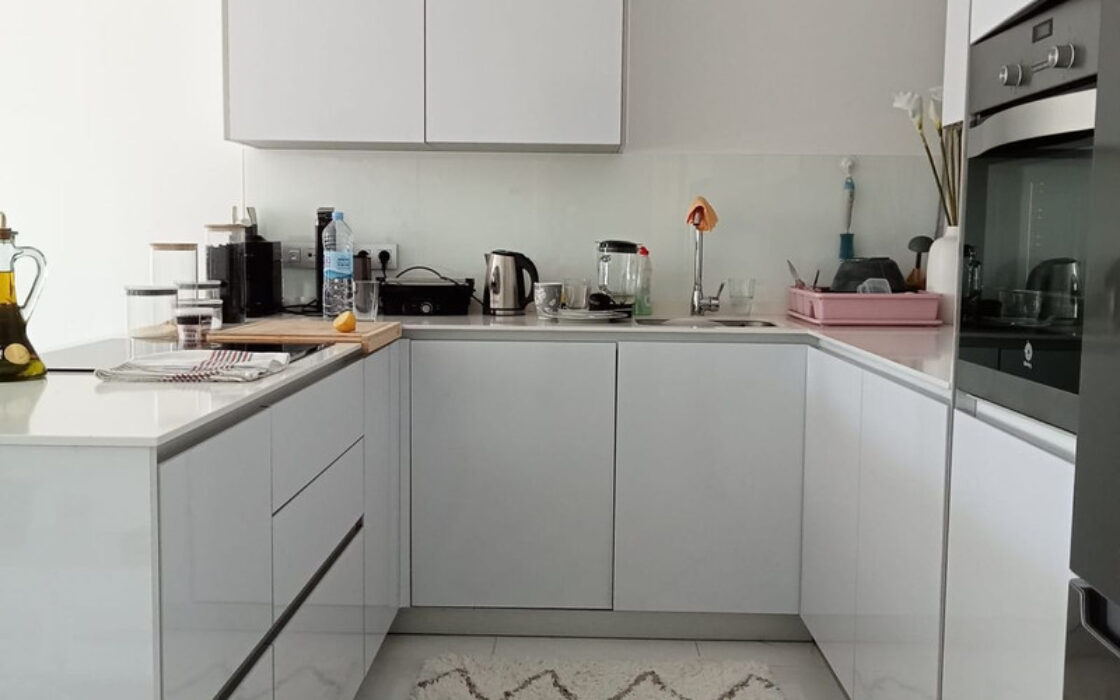 Элегантные апартаменты с террасой в Эстепоне 139 кв.м.