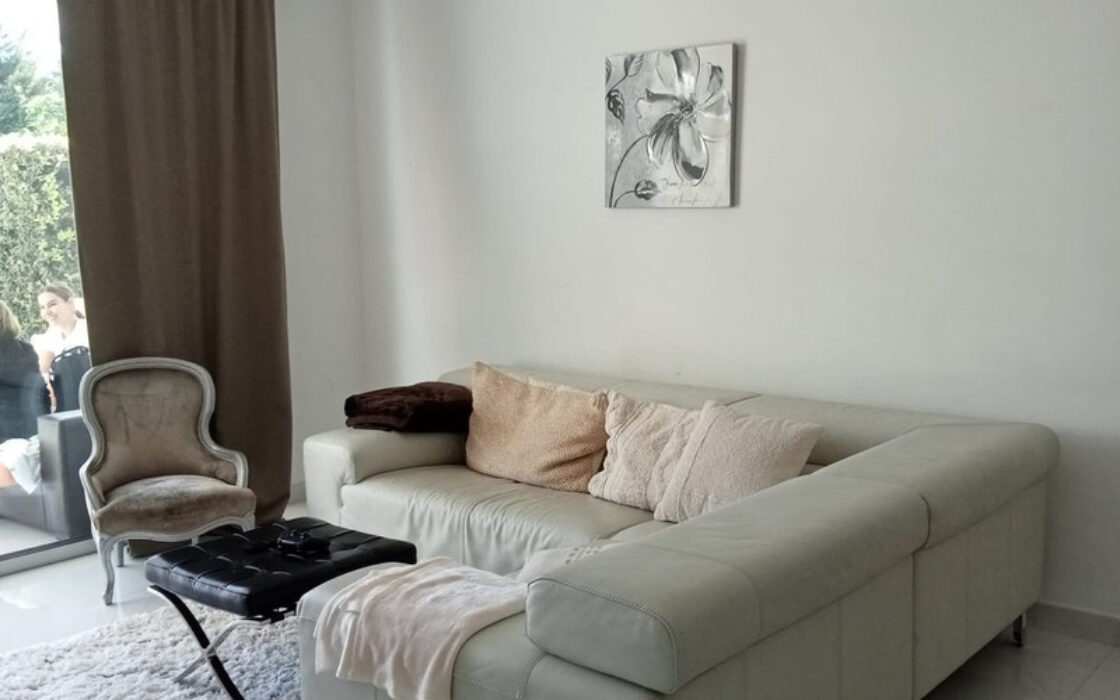 Элегантные апартаменты с террасой в Эстепоне 139 кв.м.