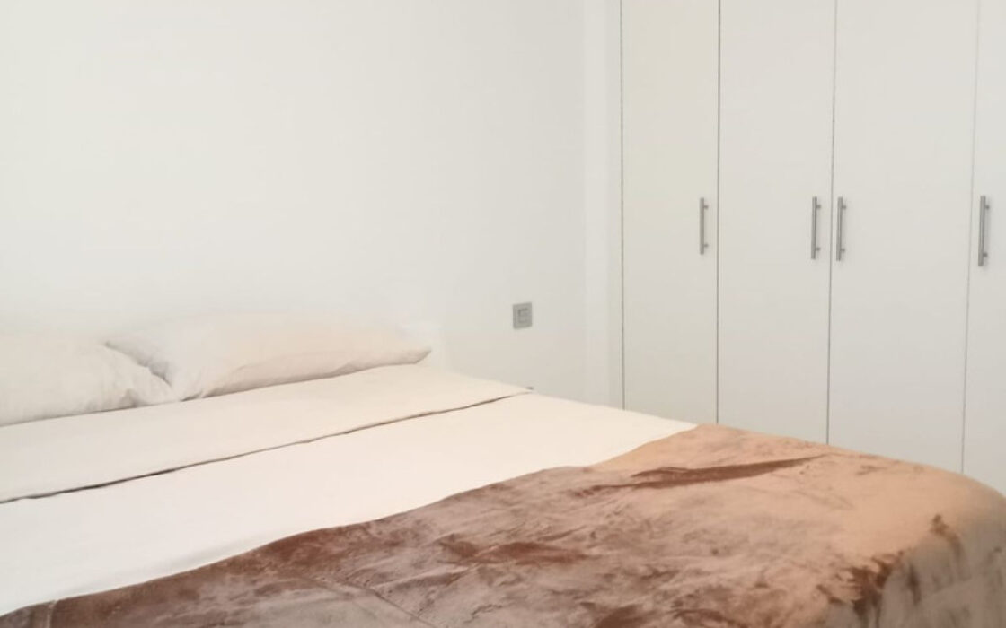 Элегантные апартаменты с террасой в Эстепоне 139 кв.м.