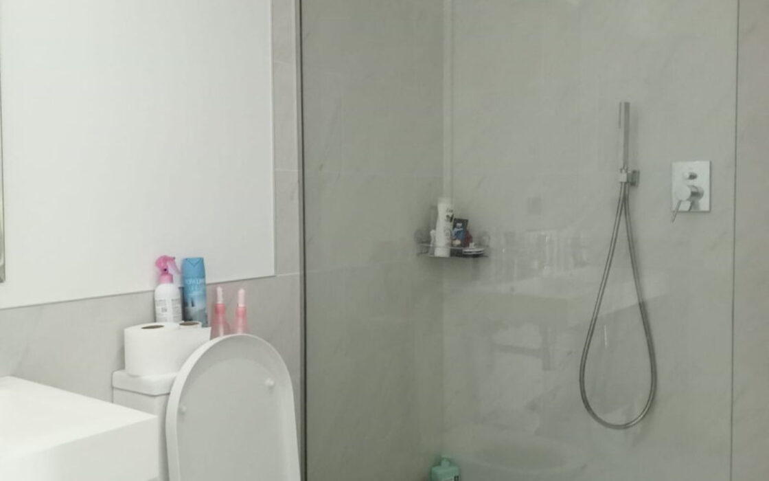 Элегантные апартаменты с террасой в Эстепоне 139 кв.м.