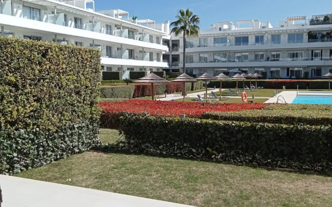 Элегантные апартаменты с террасой в Эстепоне 139 кв.м.