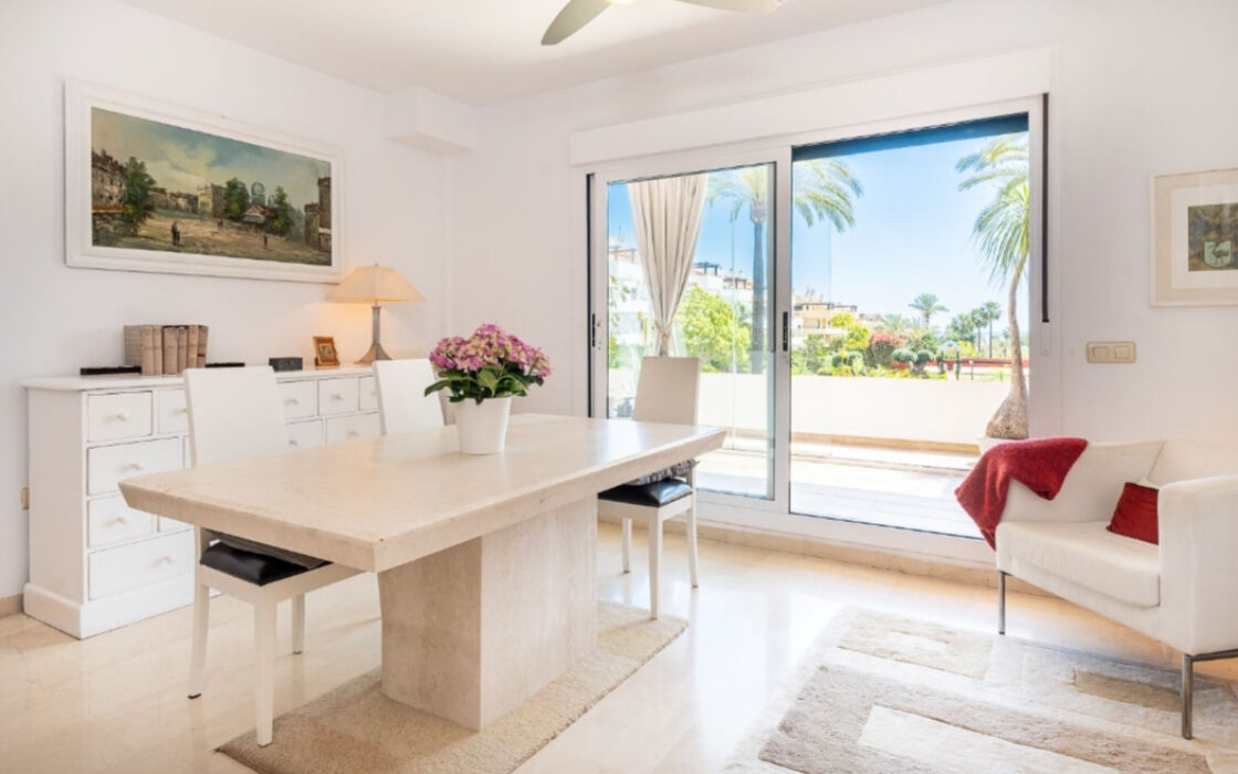 Элегантные апартаменты 160 кв.м с террасой у моря в Коста-дель-Соль