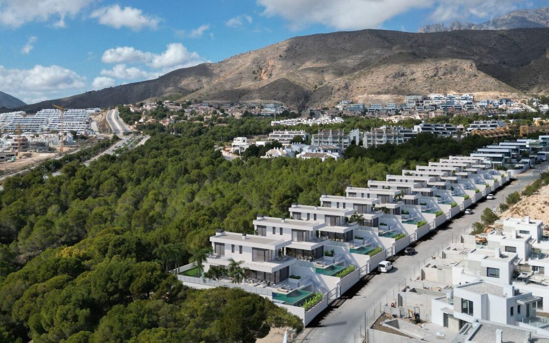 Новая вилла 328 кв.м в Сьерра-Кортина с панорамным видом