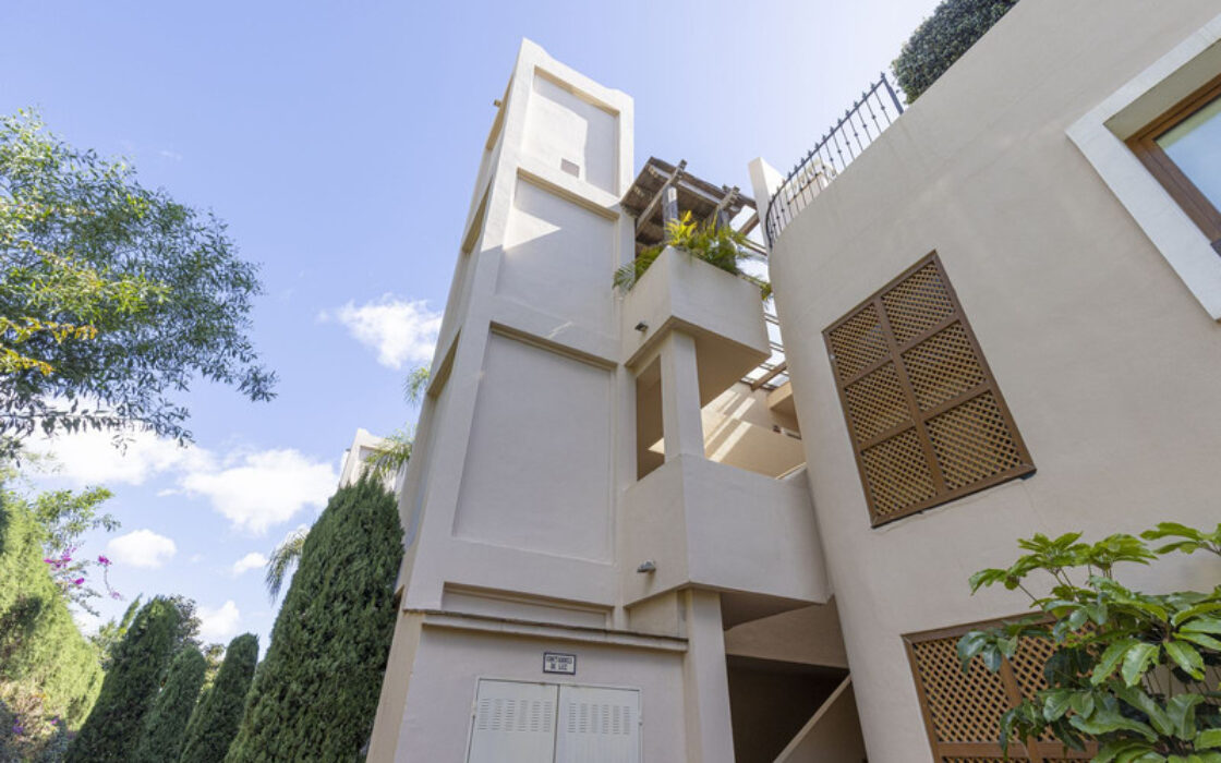 Квартира 133 кв.м з терасою в Estepona біля моря