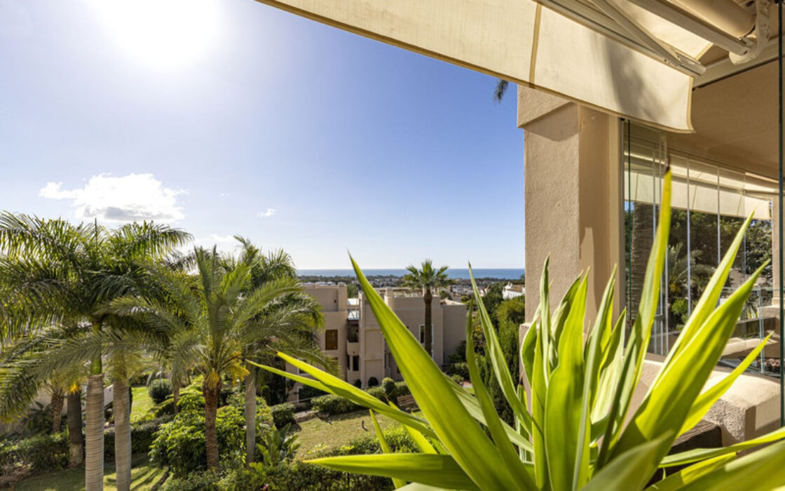 Квартира 133 кв.м з терасою в Estepona біля моря