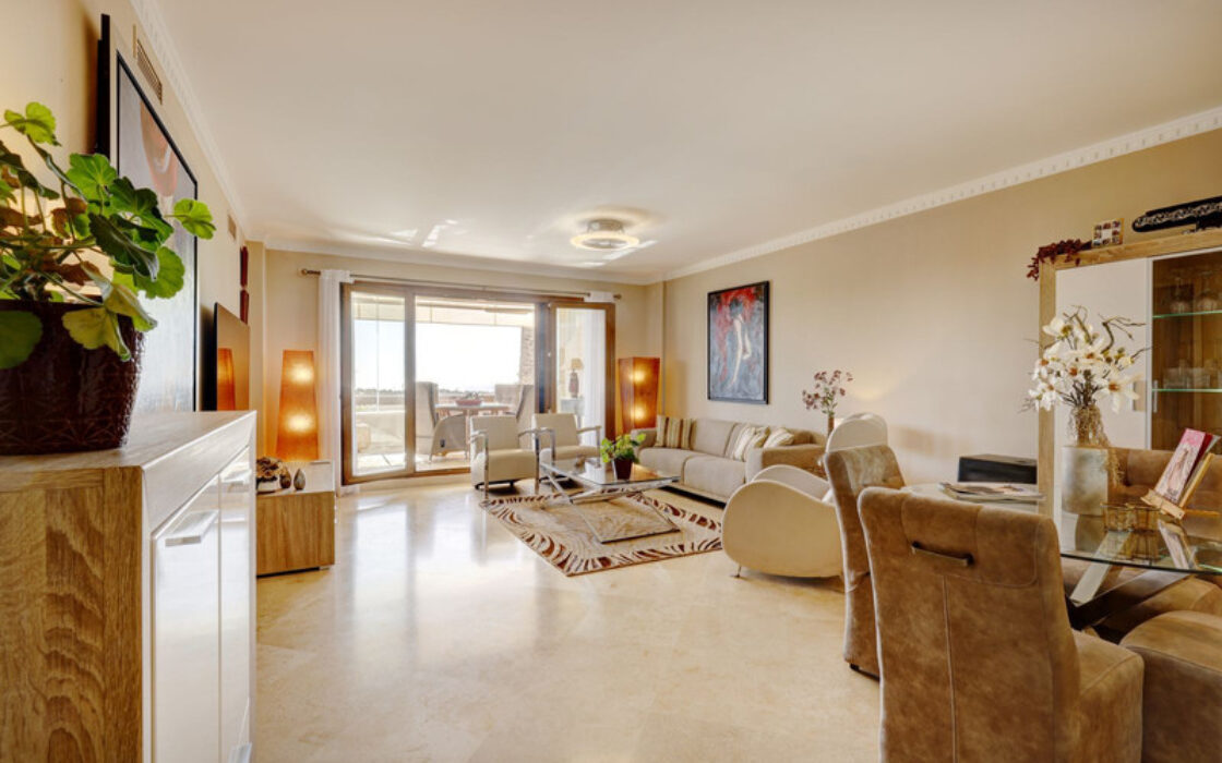 Квартира 133 кв.м з терасою в Estepona біля моря