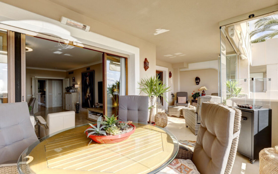 Квартира 133 кв.м з терасою в Estepona біля моря