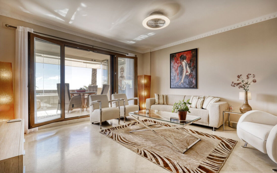 Квартира 133 кв.м з терасою в Estepona біля моря