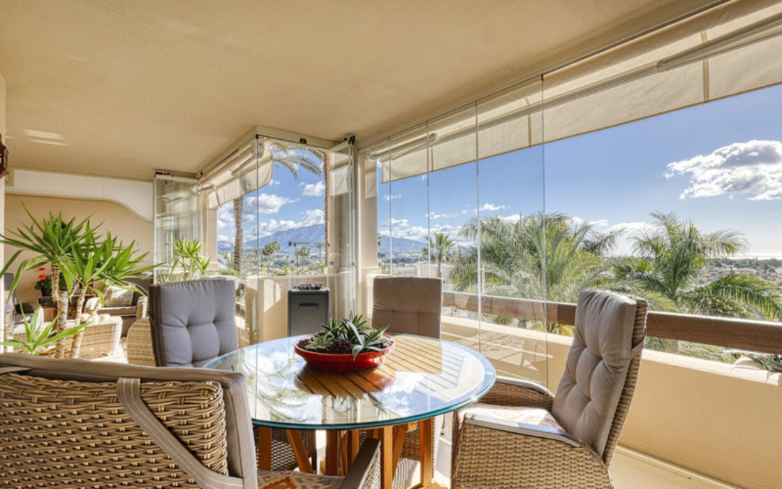 Квартира 133 кв.м з терасою в Estepona біля моря