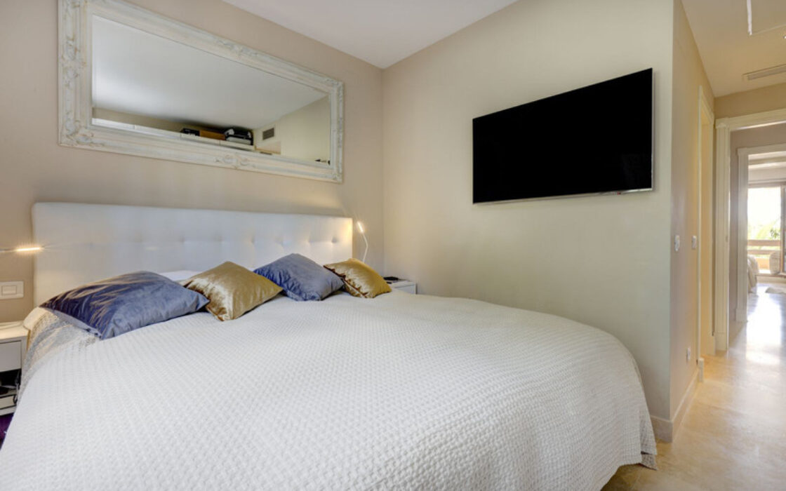 Квартира 133 кв.м з терасою в Estepona біля моря