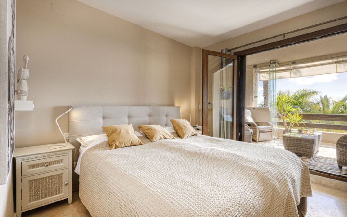 Квартира 133 кв.м з терасою в Estepona біля моря