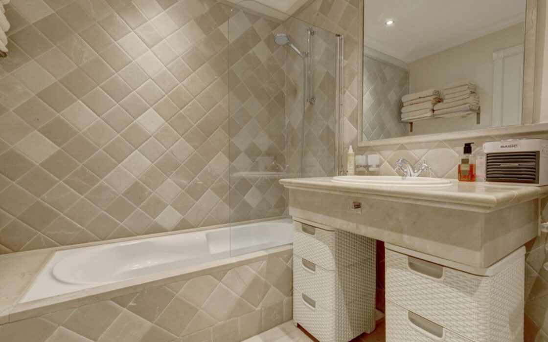 Квартира 133 кв.м з терасою в Estepona біля моря