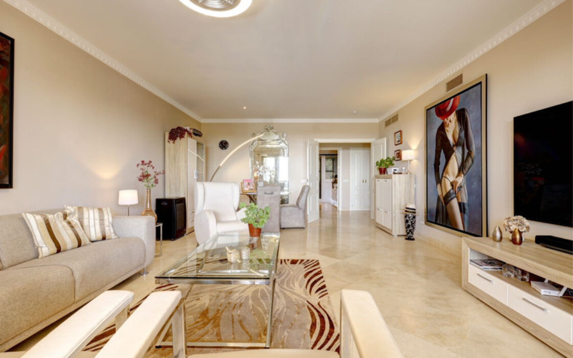 Квартира 133 кв.м з терасою в Estepona біля моря