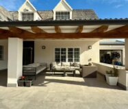 Отдельная вилла с бассейном в Сан-Хуан-де-Аликанте 360 кв.м