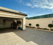 Отдельная вилла с бассейном в Сан-Хуан-де-Аликанте 360 кв.м