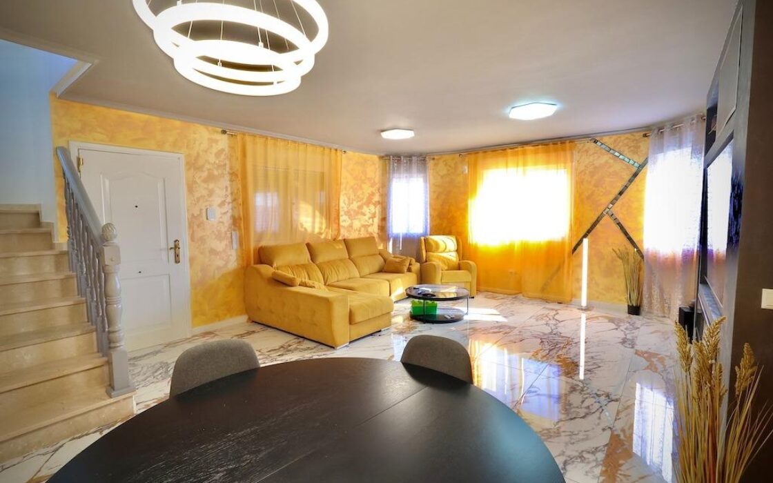 Дом в San Miguel de Salinas 163 кв.м с бассейном и террасой