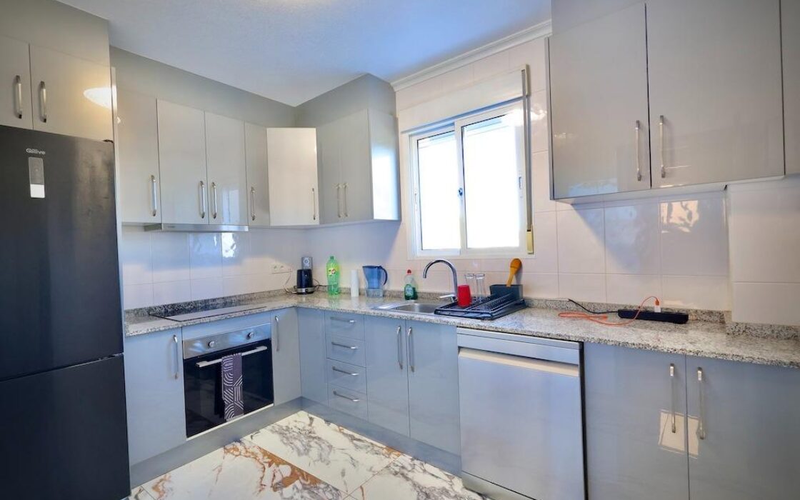 Дом в San Miguel de Salinas 163 кв.м с бассейном и террасой