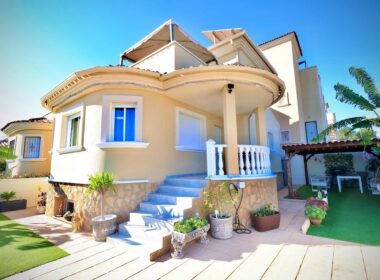 Дом в San Miguel de Salinas 163 кв.м с бассейном и террасой