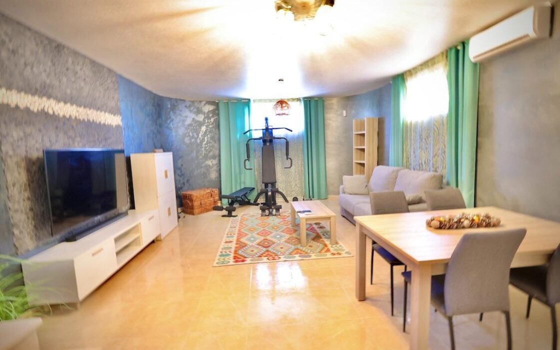 Дом в San Miguel de Salinas 163 кв.м с бассейном и террасой