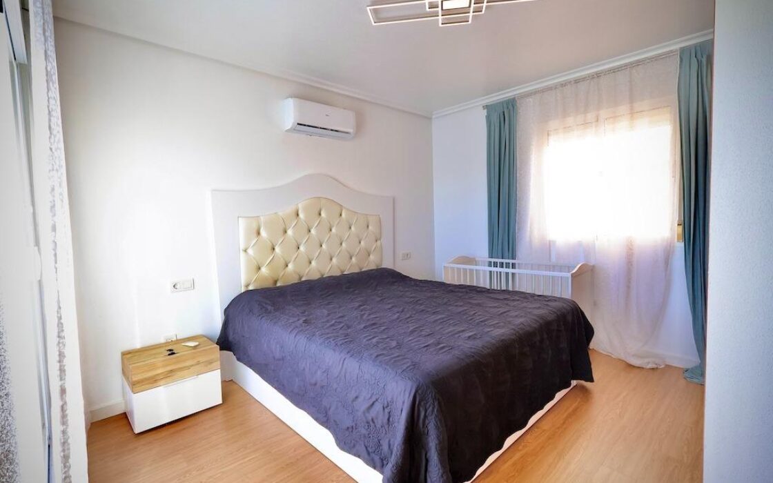 Дом в San Miguel de Salinas 163 кв.м с бассейном и террасой