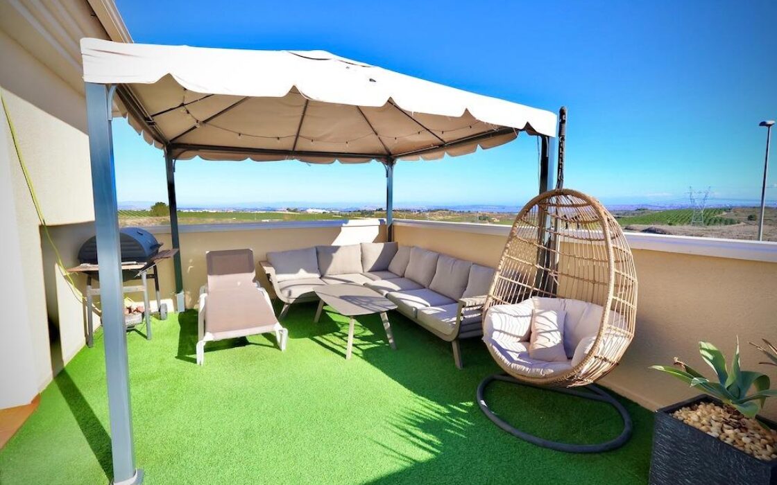 Дом в San Miguel de Salinas 163 кв.м с бассейном и террасой