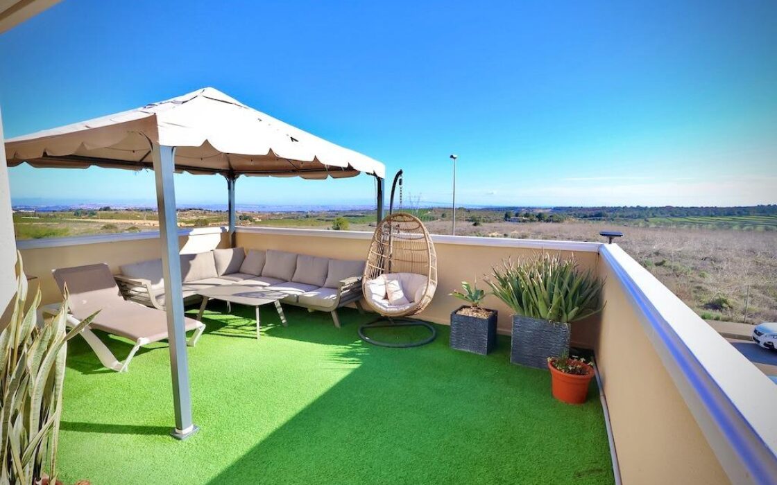 Дом в San Miguel de Salinas 163 кв.м с бассейном и террасой