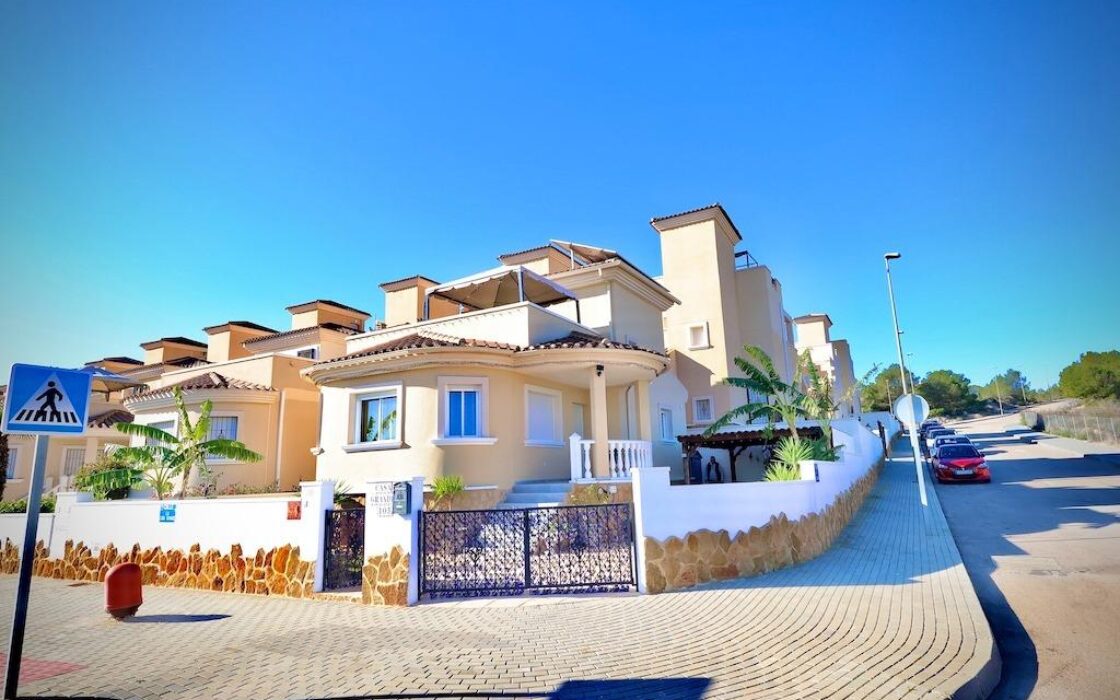 Дом в San Miguel de Salinas 163 кв.м с бассейном и террасой