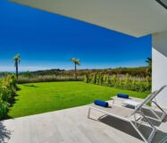 Квартира з терасою 106 кв.м на першому поверсі в Естепоні