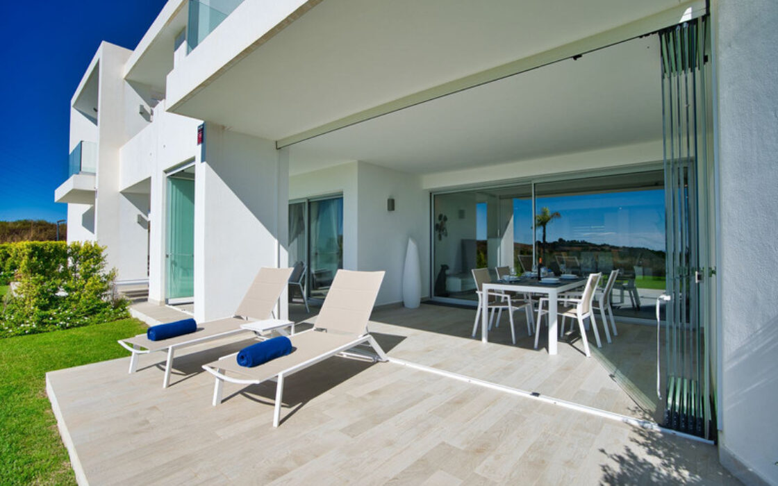 Квартира з терасою 106 кв.м на першому поверсі в Естепоні