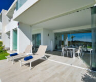 Квартира з терасою 106 кв.м на першому поверсі в Естепоні