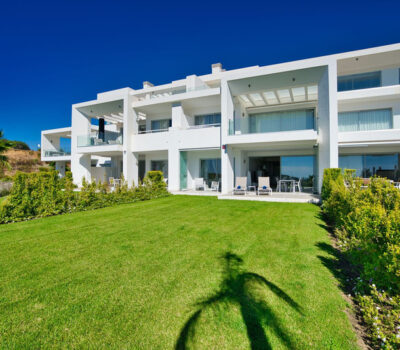 Квартира з терасою 106 кв.м на першому поверсі в Естепоні